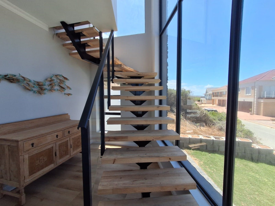 4 Bedroom Property for Sale in Stilbaai Oos Western Cape